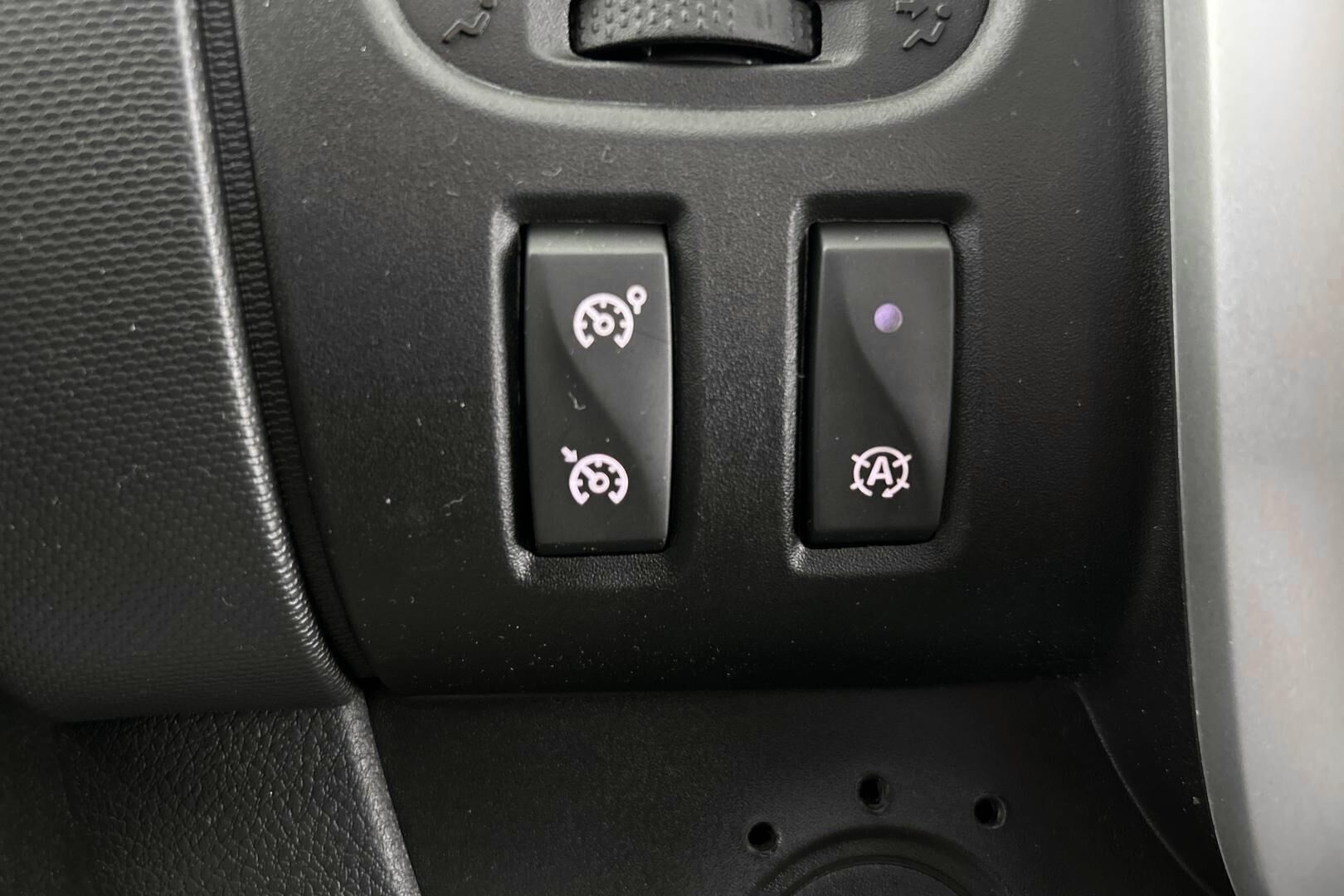 Nissan NV300 iso kuva 22