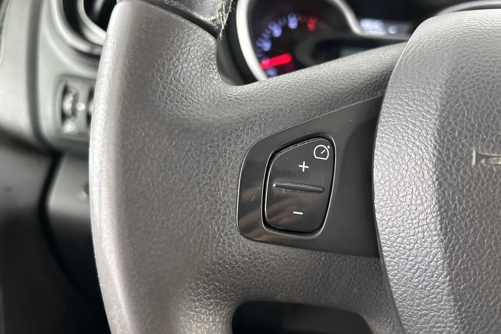 Nissan NV300 iso kuva 24