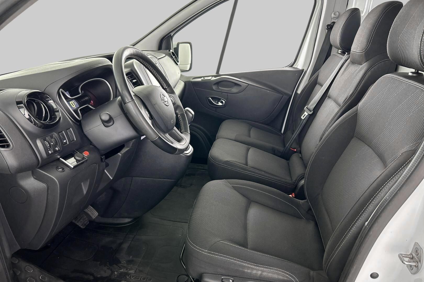 Nissan NV300 iso kuva 29