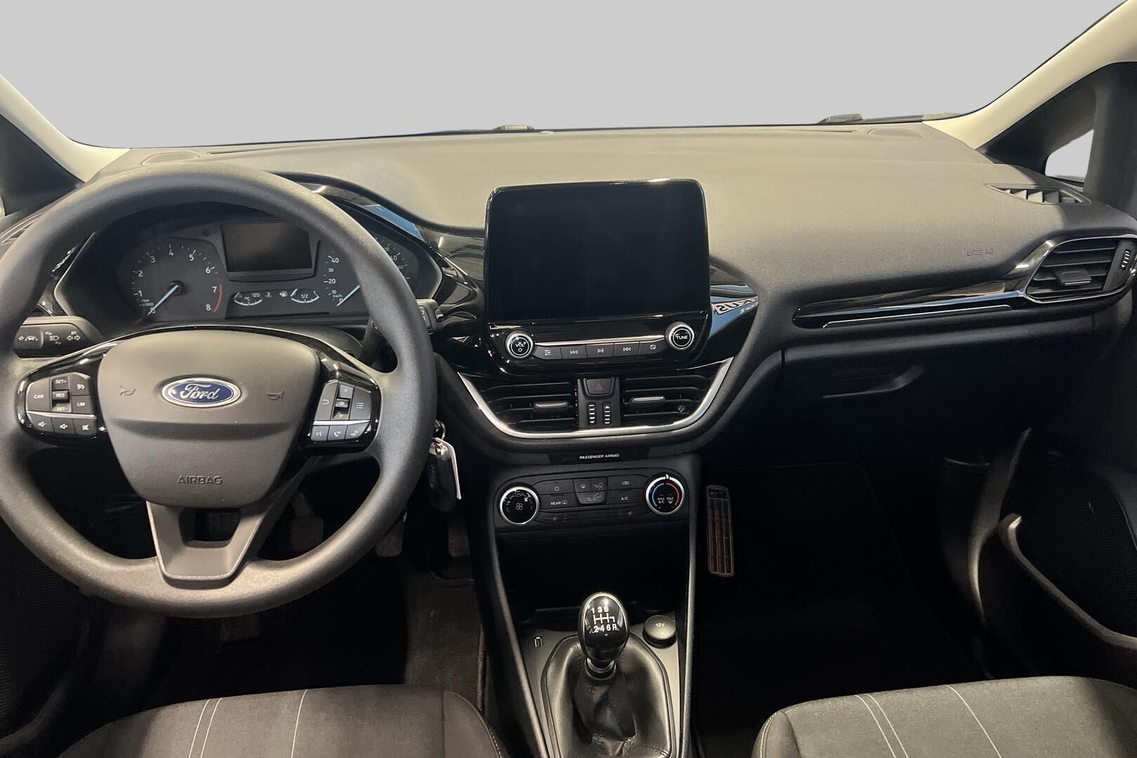 Ford Fiesta iso kuva 10