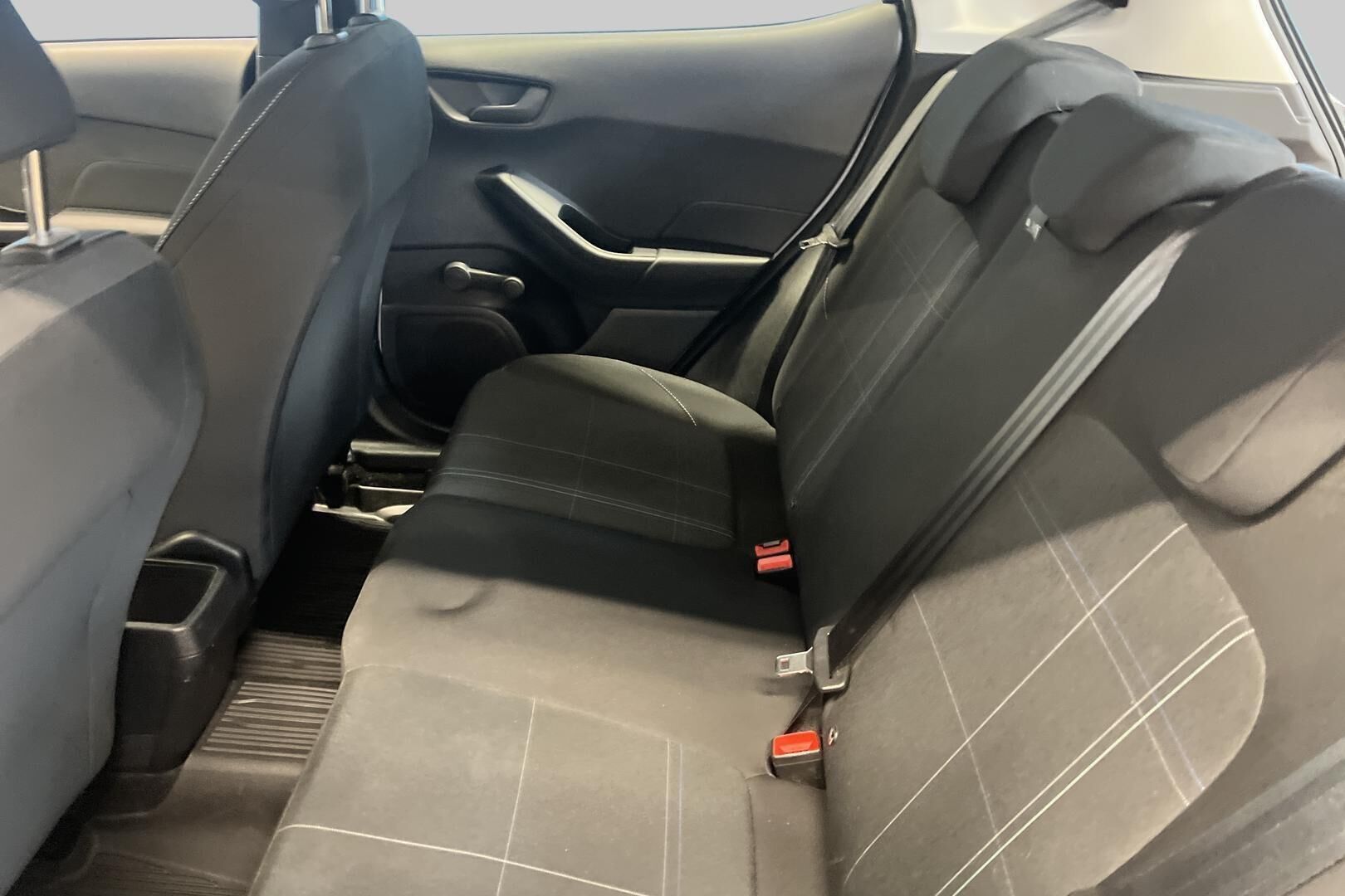 Ford Fiesta iso kuva 9