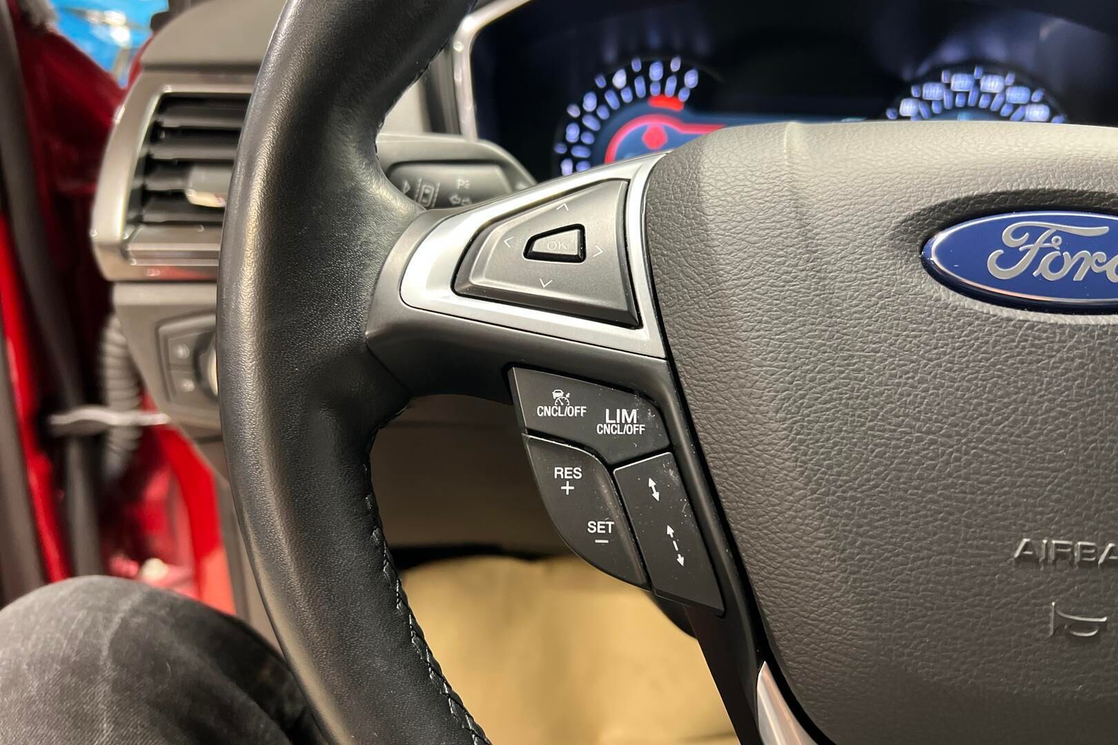 Ford Mondeo iso kuva 19