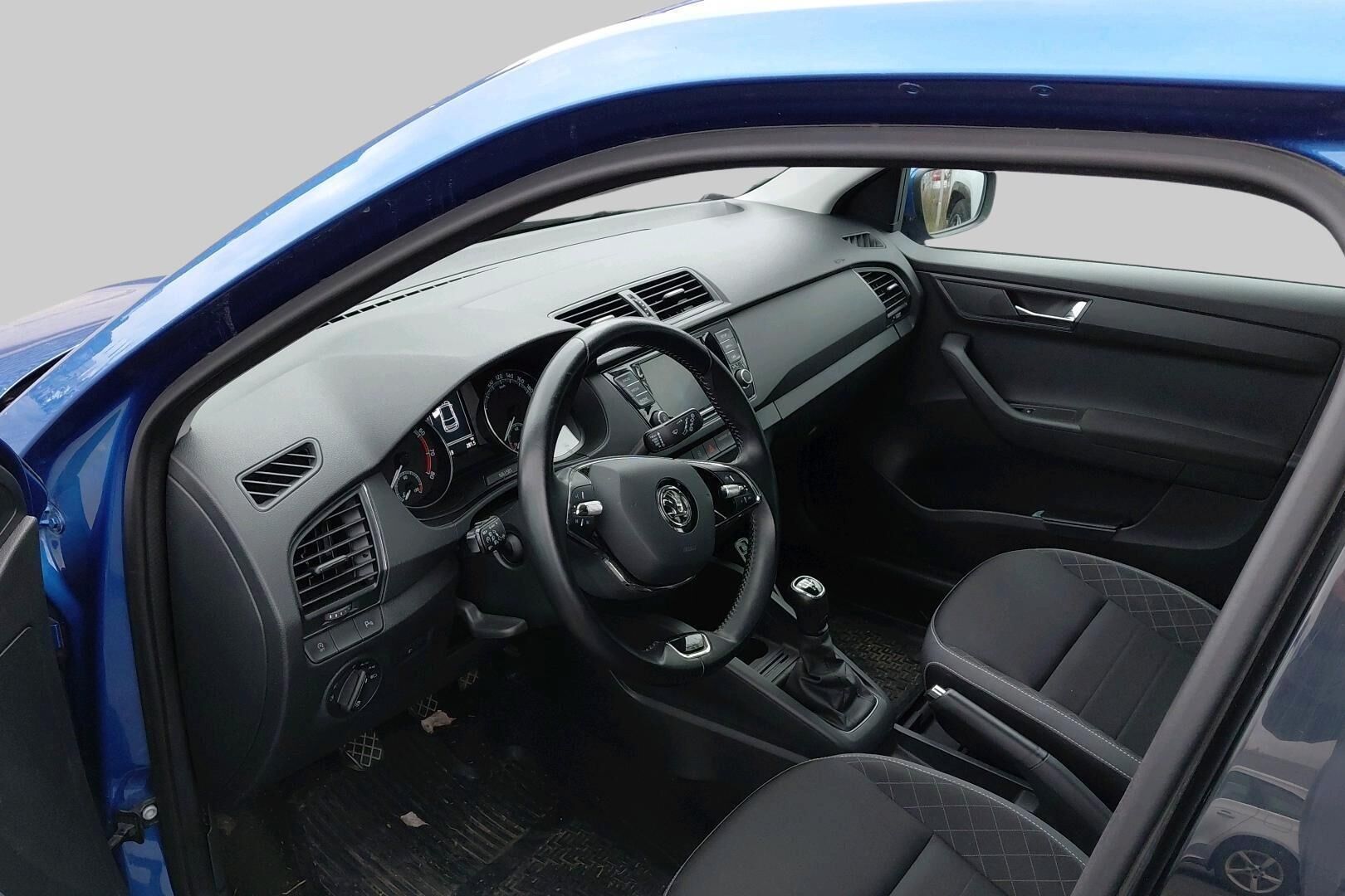 Skoda Fabia iso kuva 2