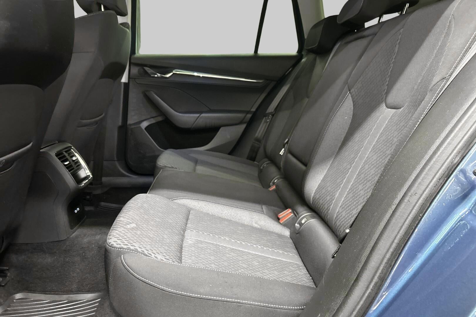 Skoda Octavia iso kuva 10