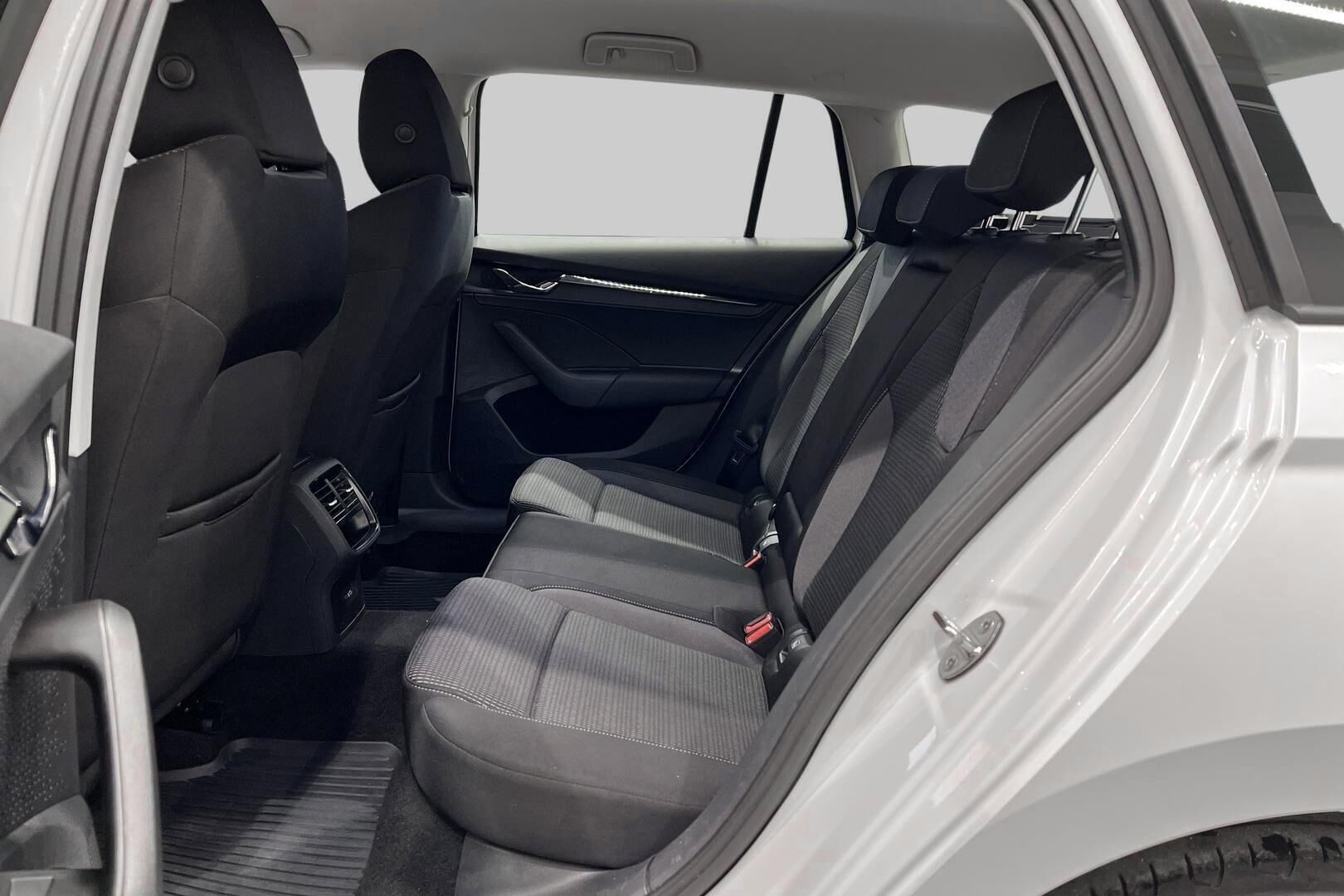 Skoda Octavia iso kuva 16