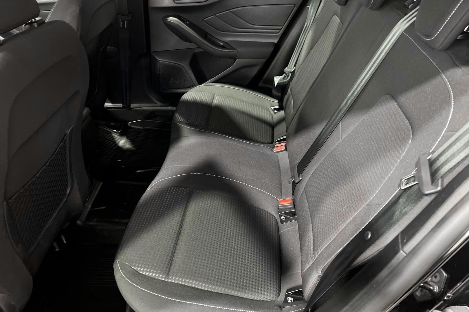 Ford Focus iso kuva 10