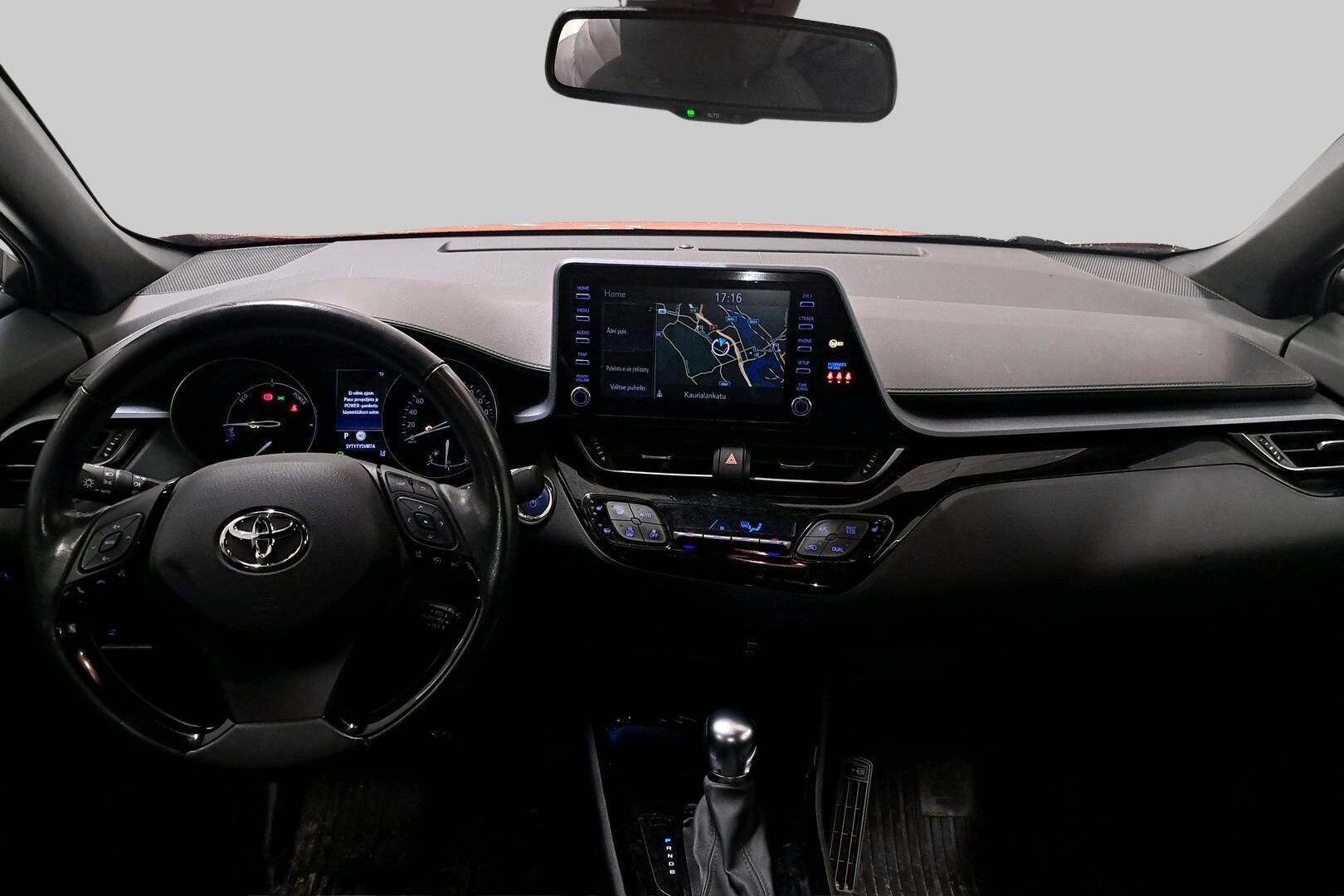 Toyota C-HR iso kuva 1