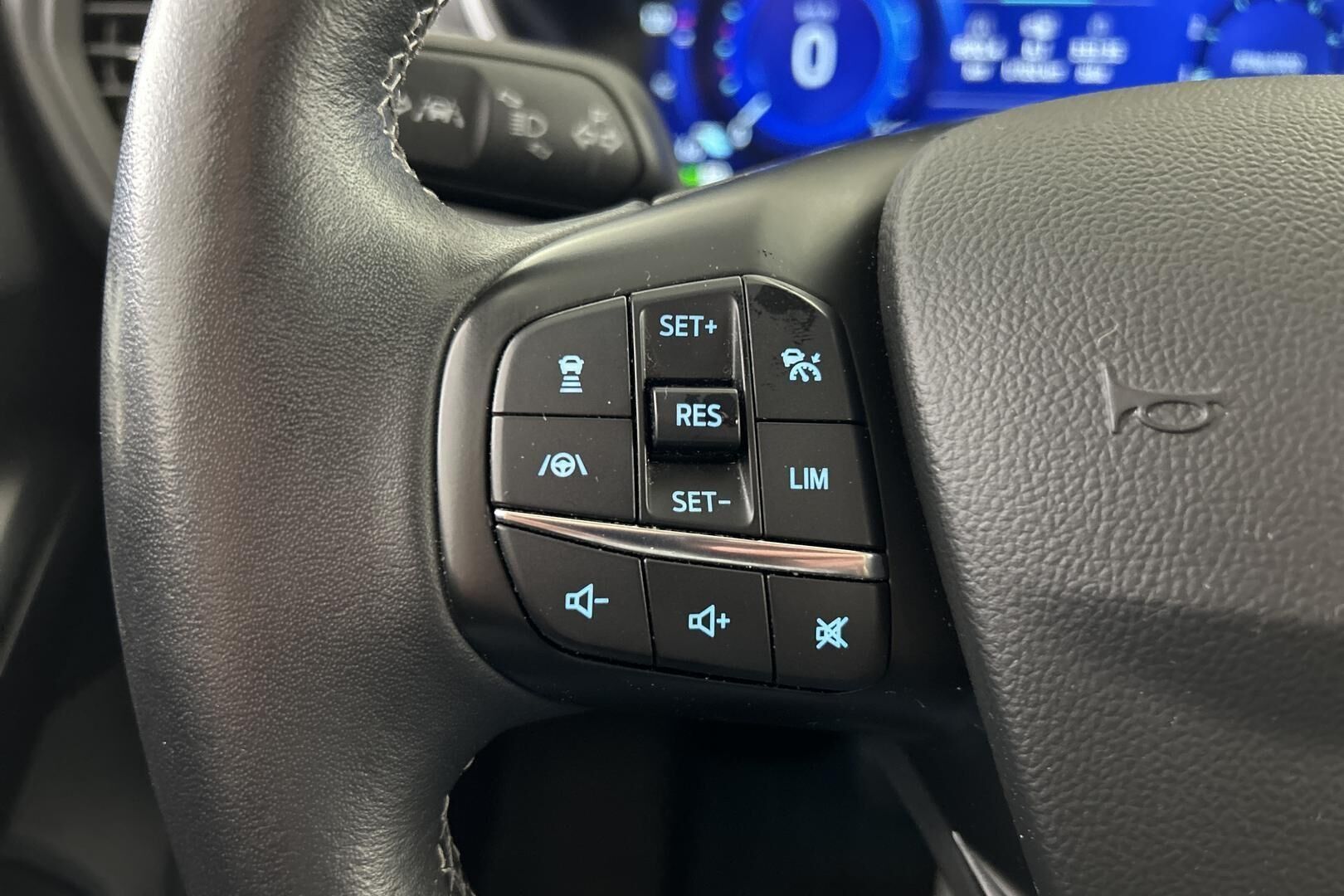 Ford Focus iso kuva 13