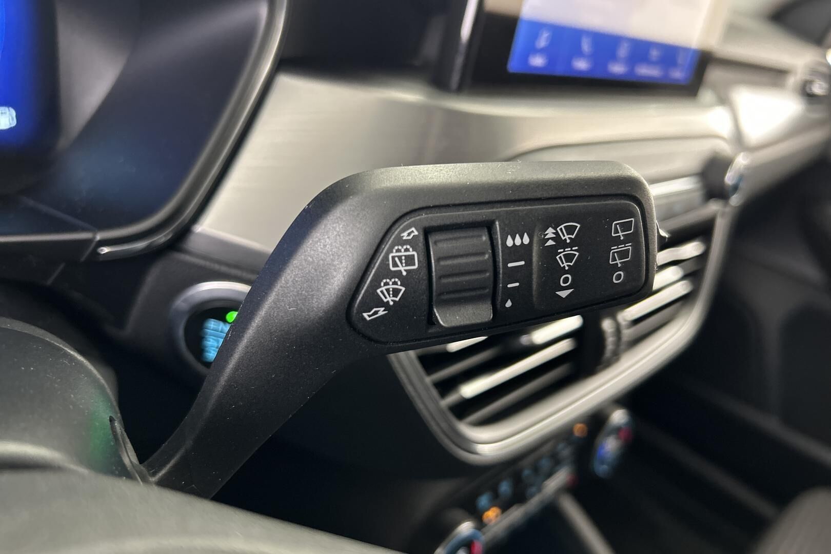 Ford Focus iso kuva 14