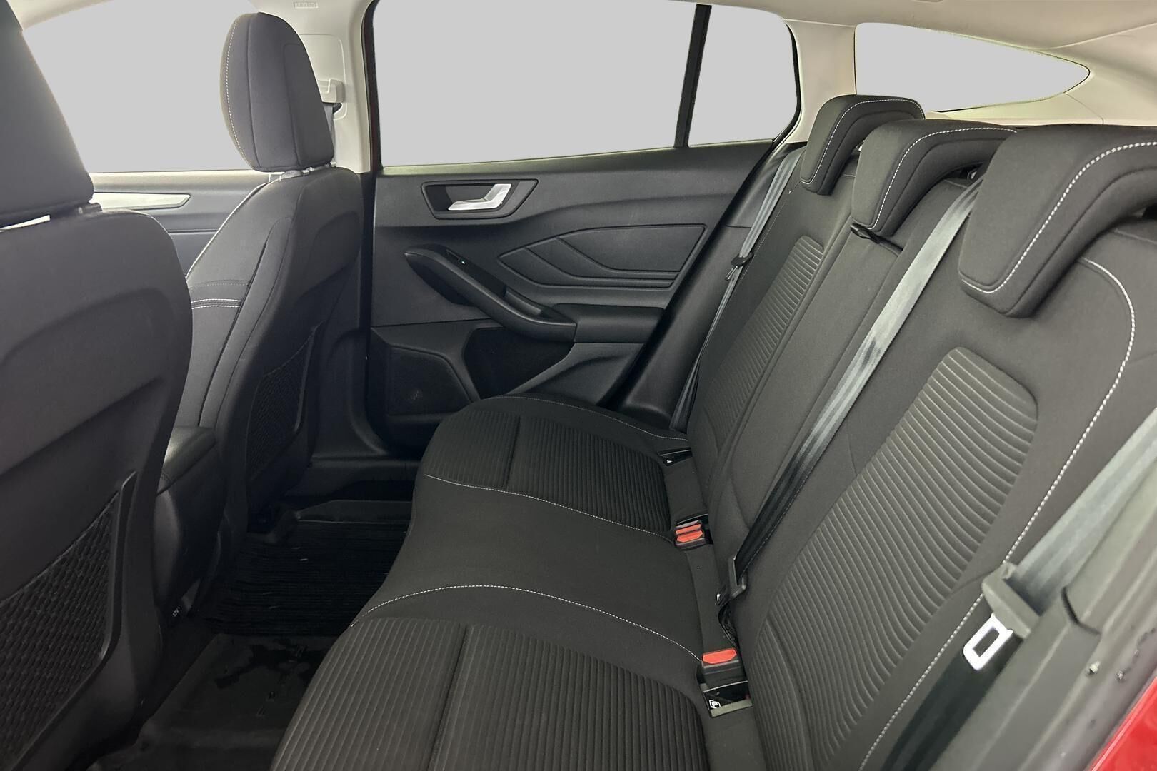 Ford Focus iso kuva 24