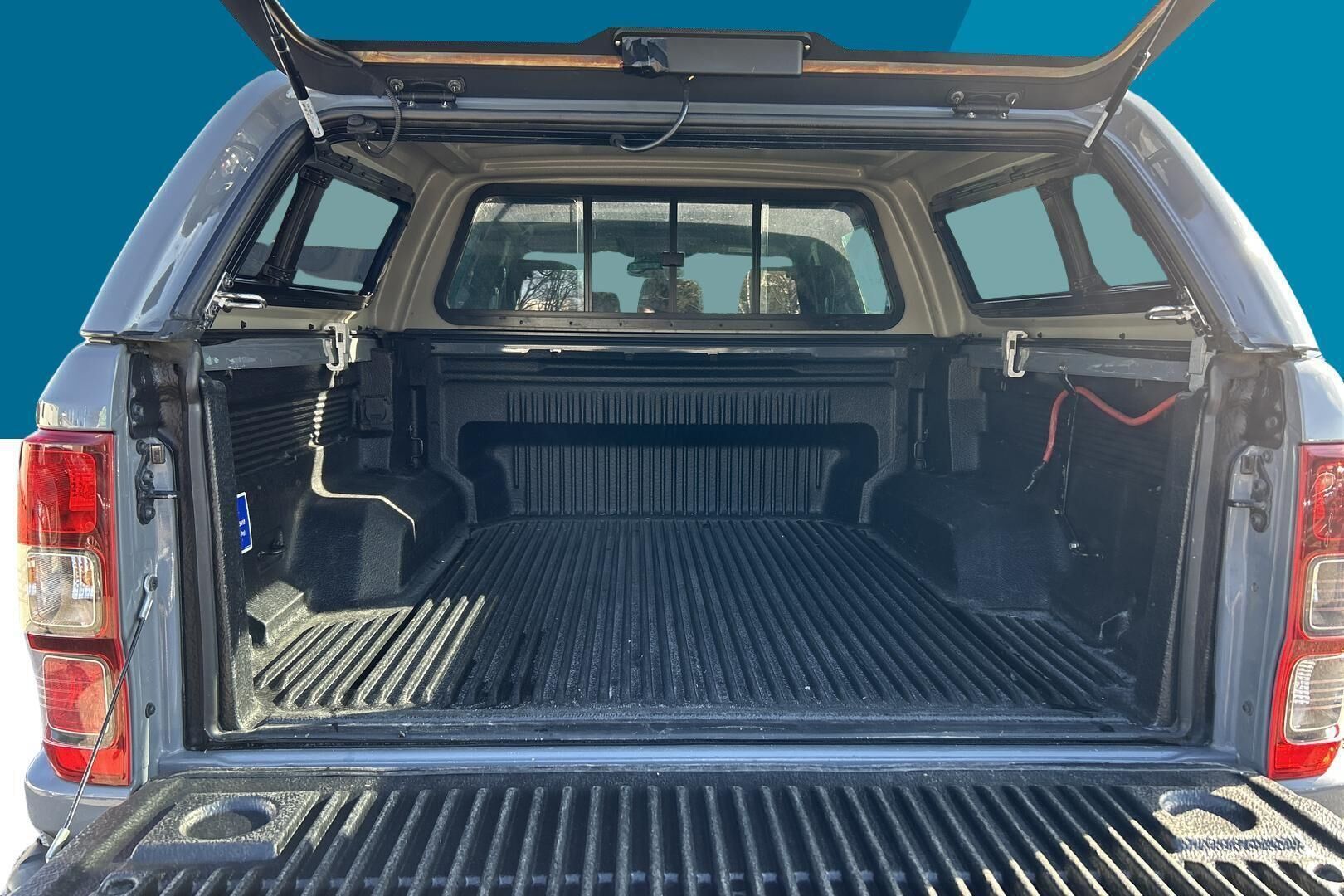 Ford Ranger iso kuva 12