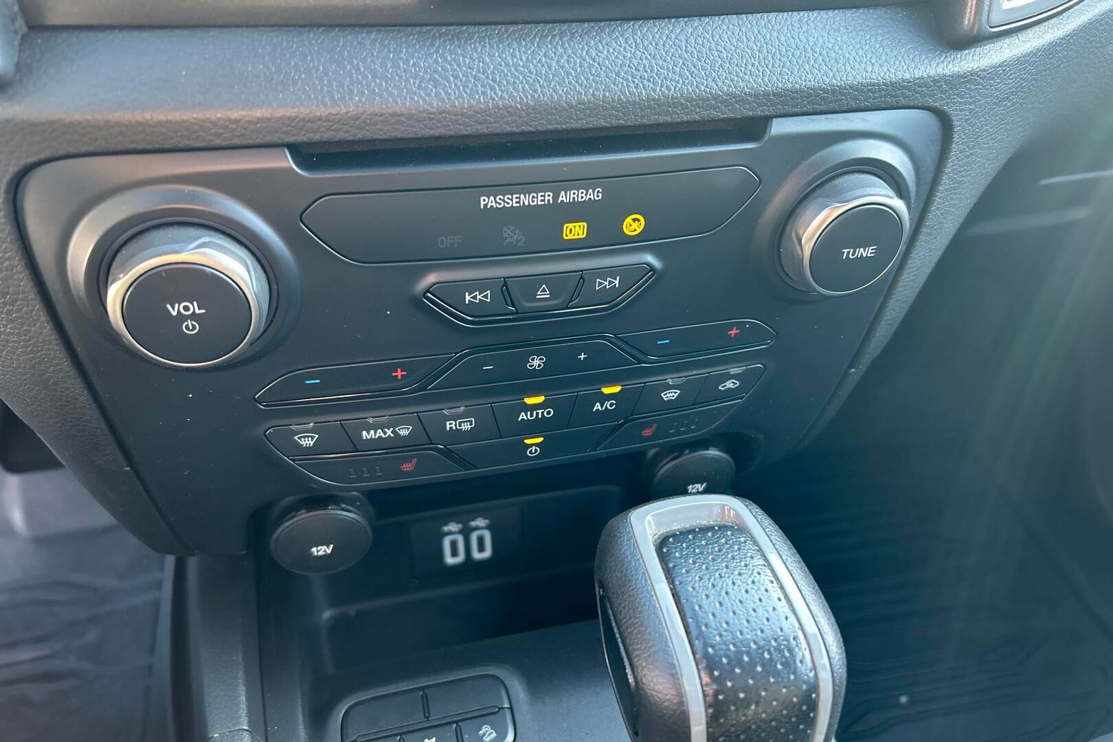 Ford Ranger iso kuva 19