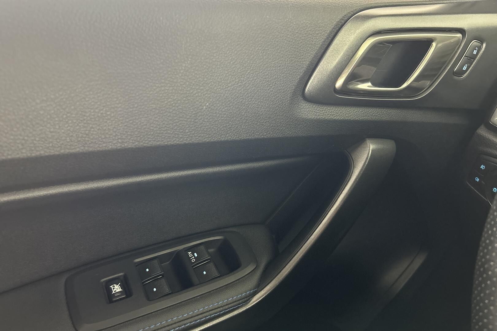 Ford Ranger iso kuva 20