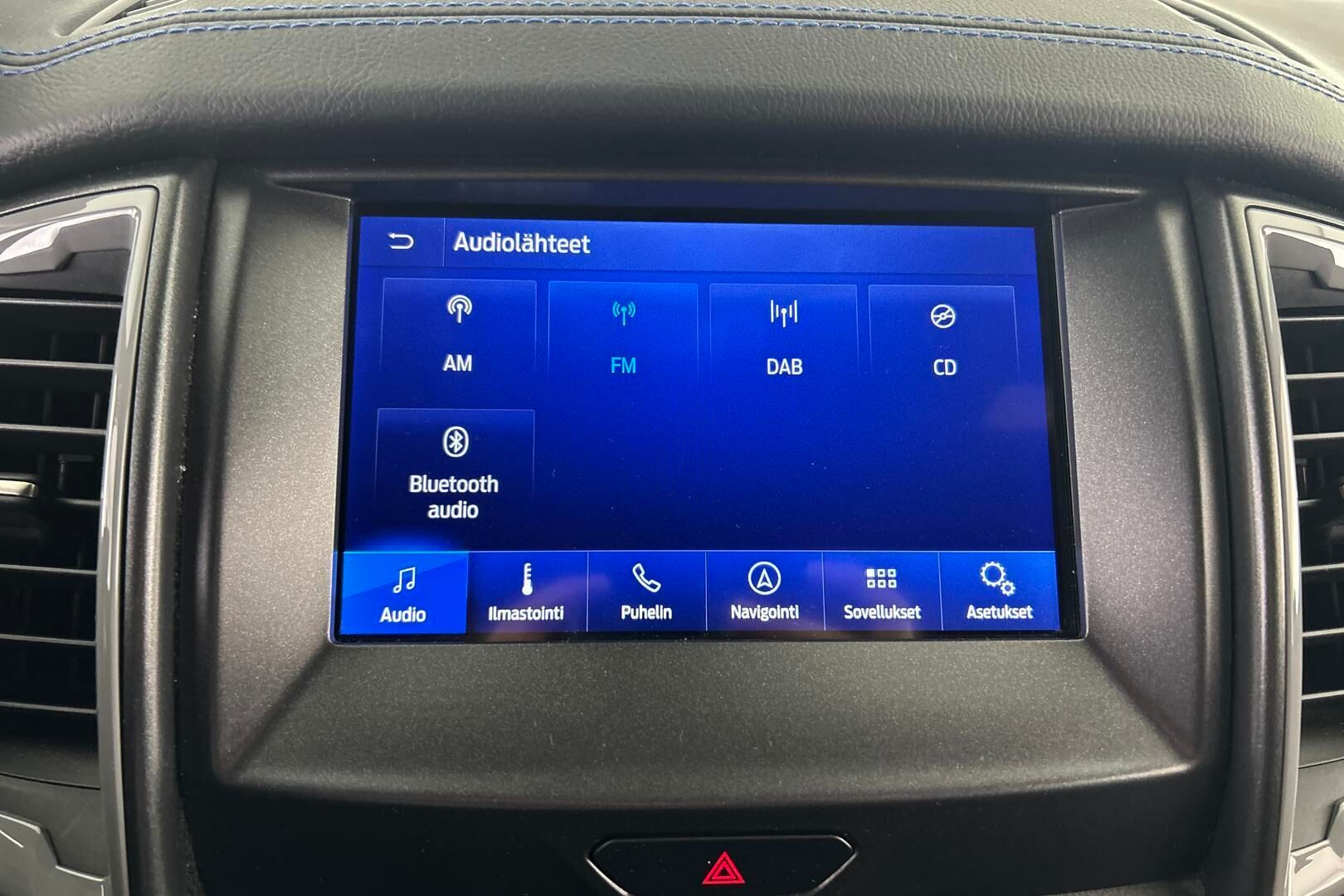 Ford Ranger iso kuva 24