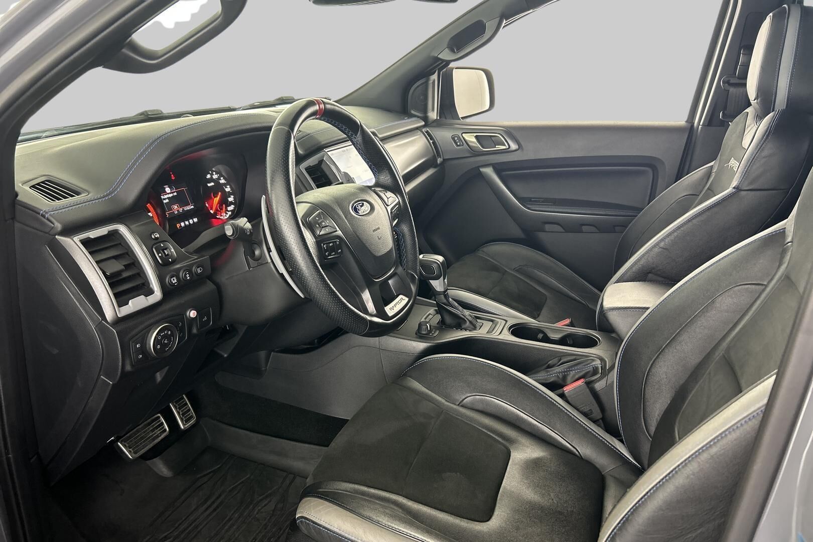 Ford Ranger iso kuva 9