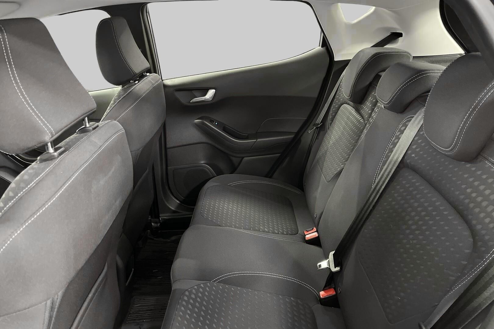 Ford Fiesta iso kuva 9