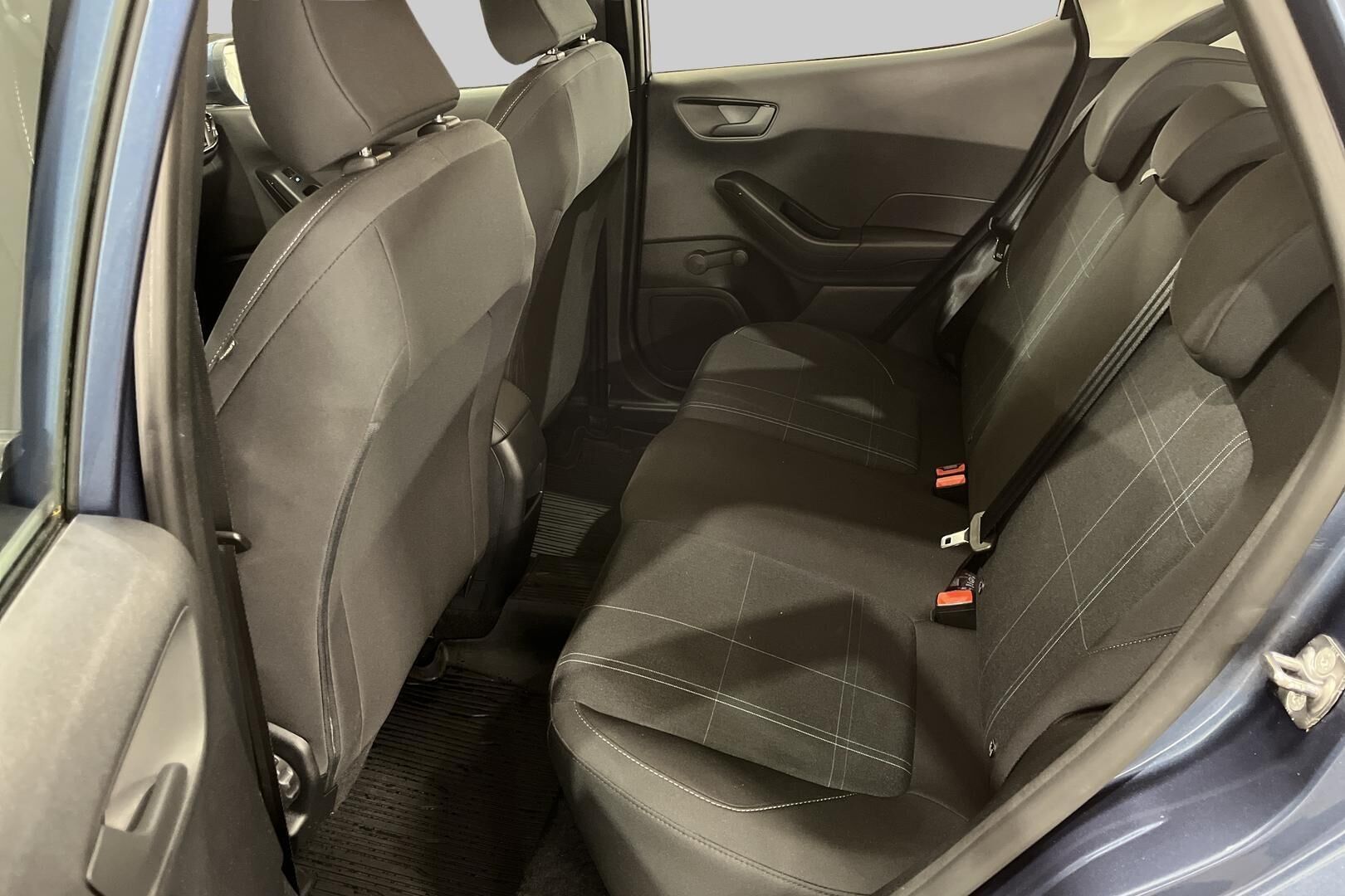 Ford Fiesta iso kuva 9