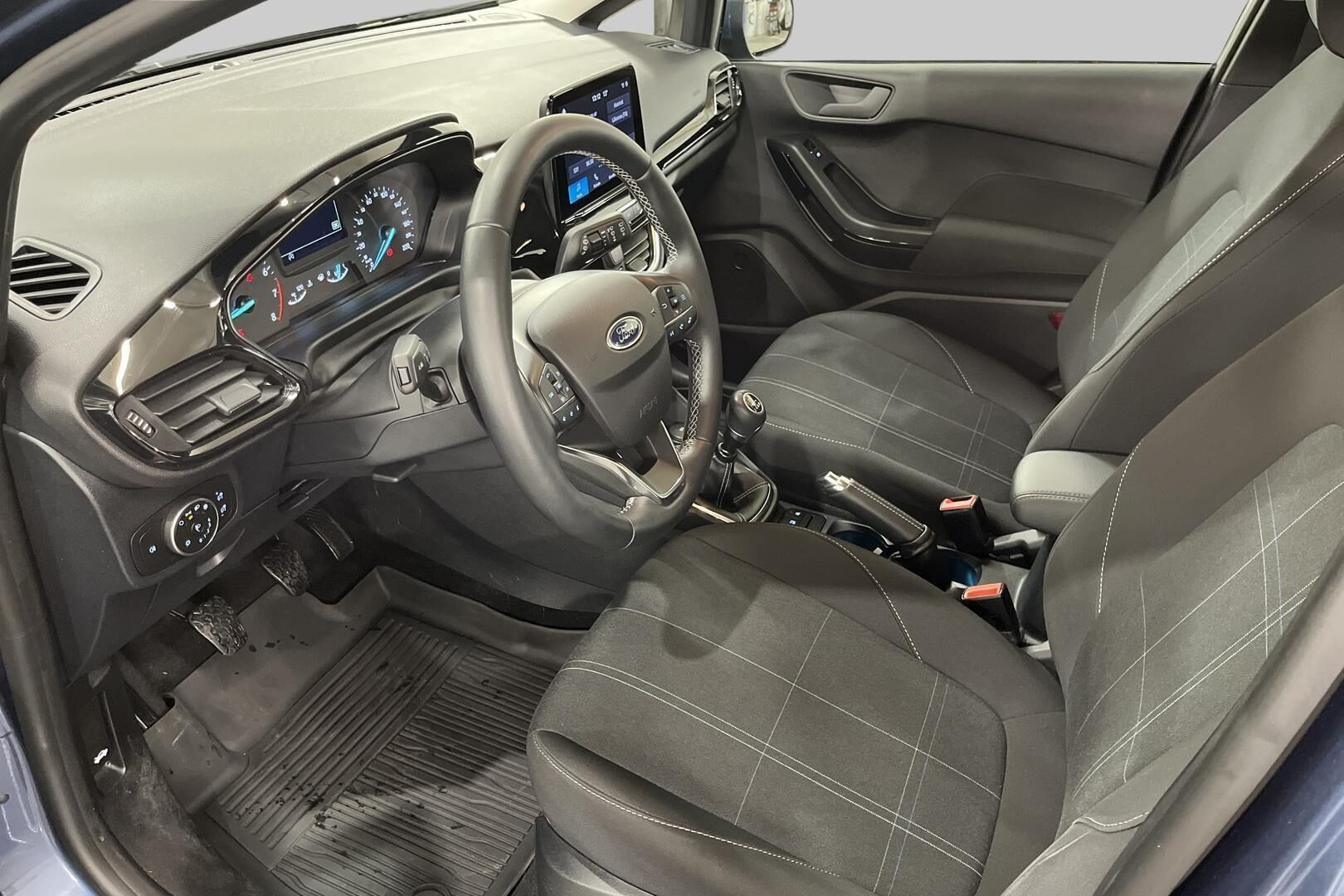 Ford Fiesta iso kuva 15