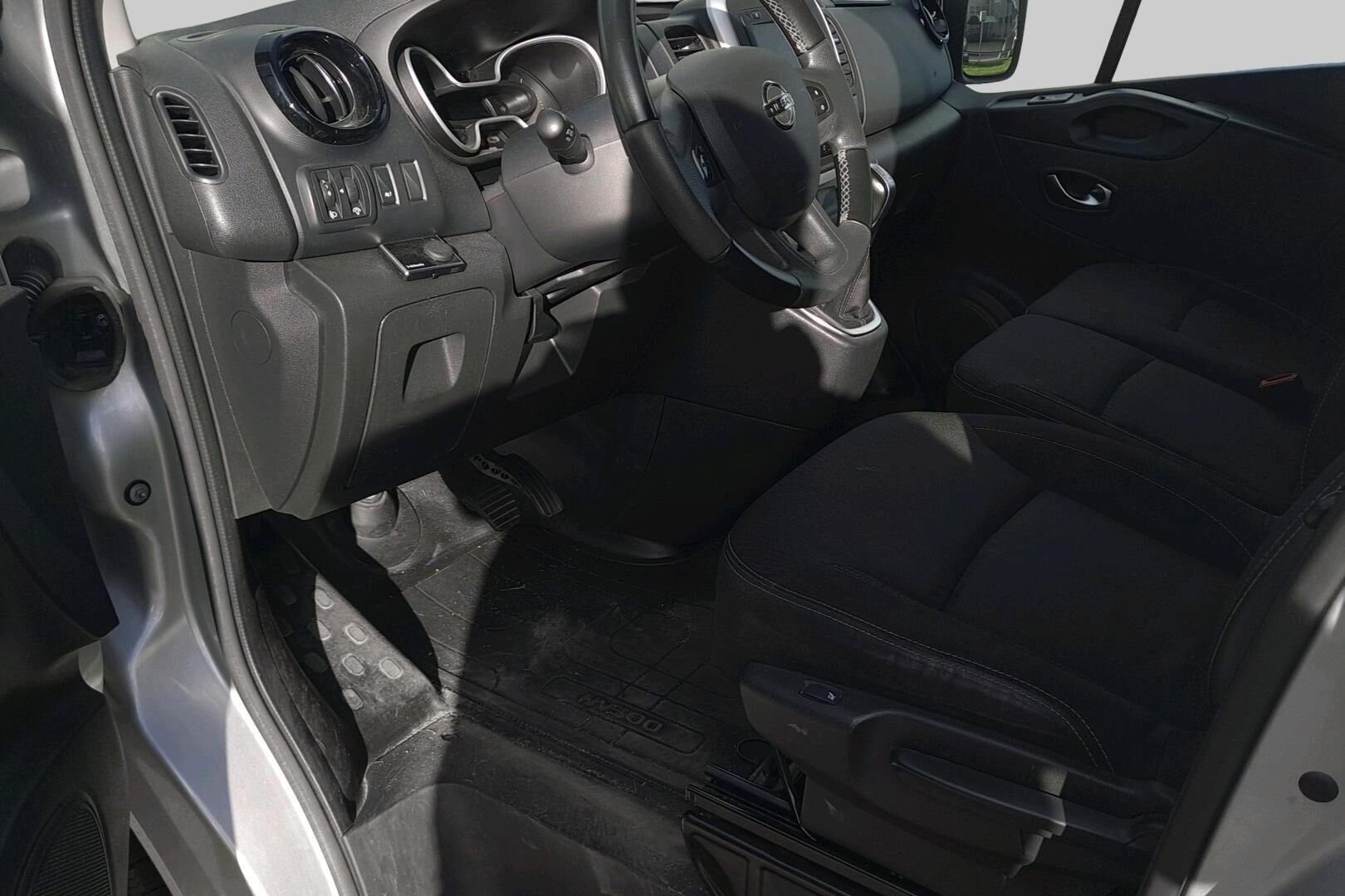 Nissan NV300 iso kuva 2