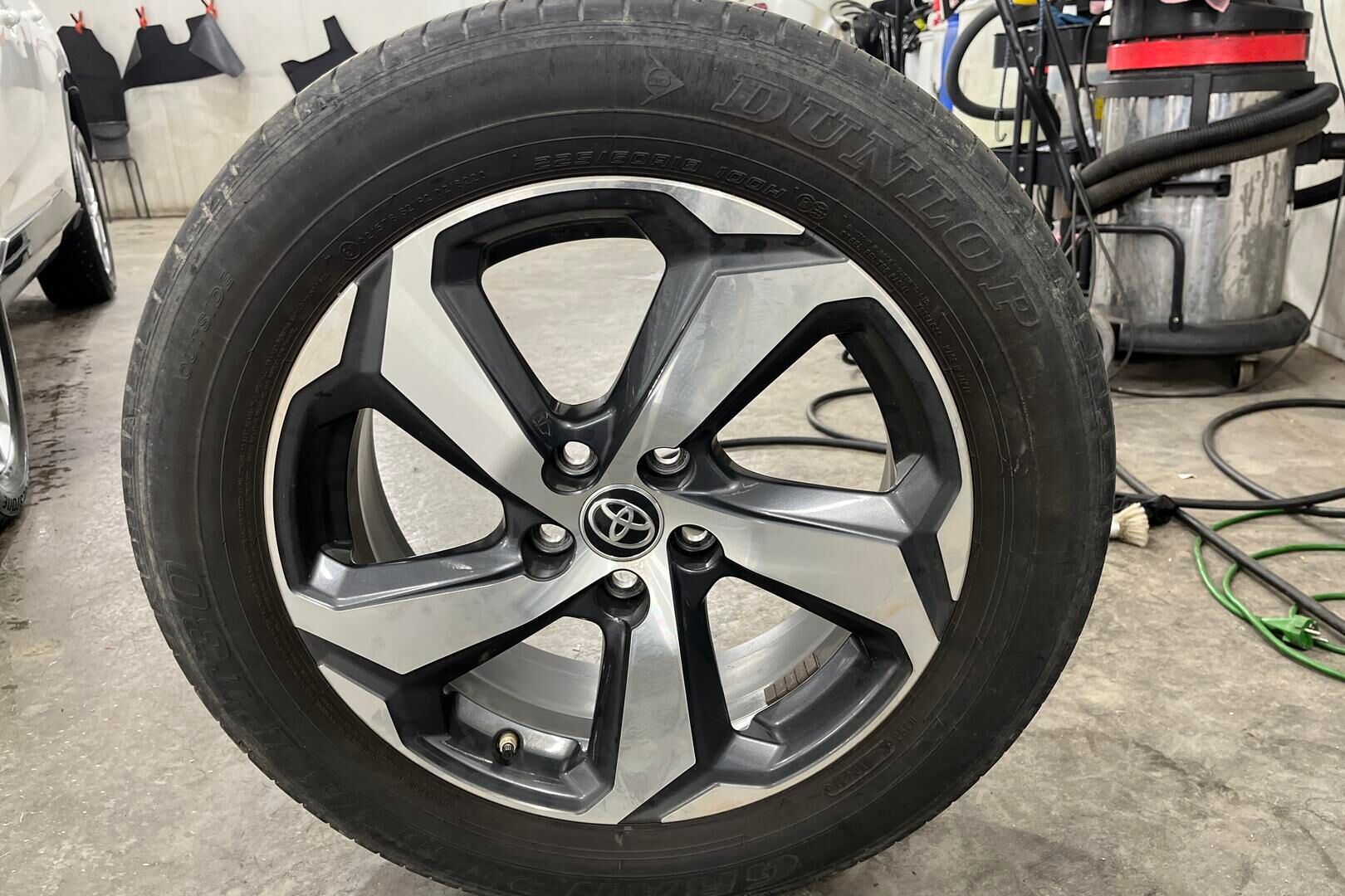 Toyota RAV4 Plug-in iso kuva 13