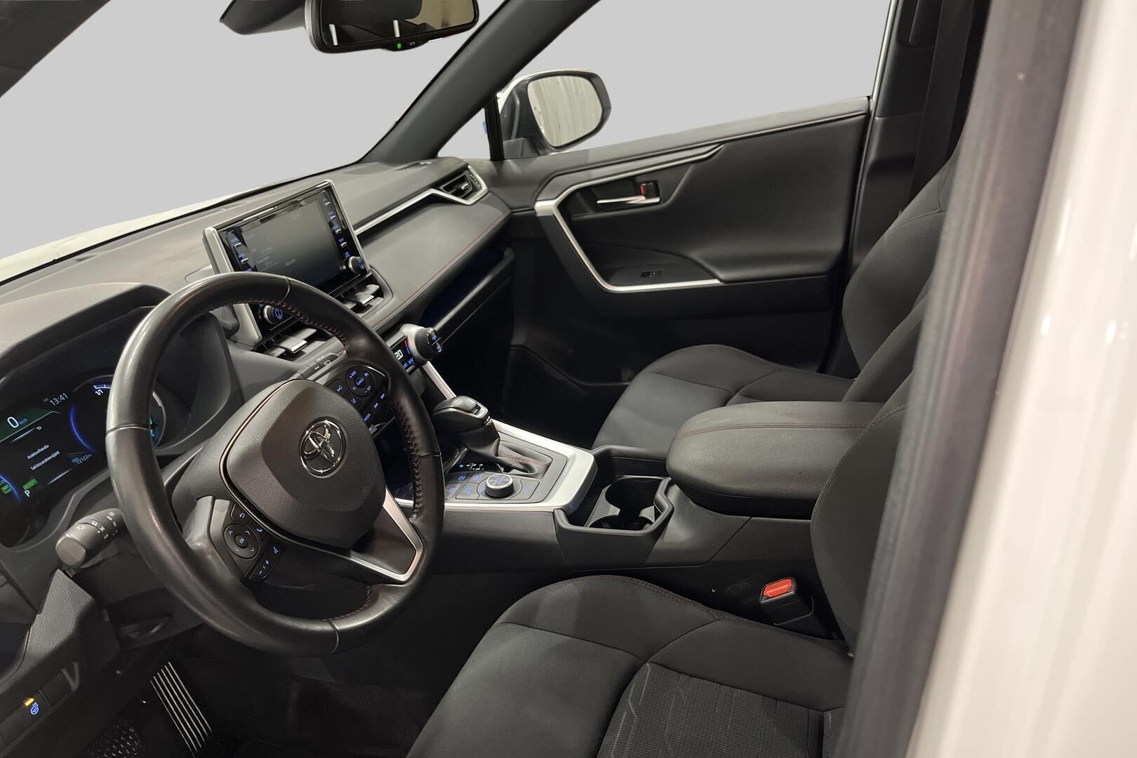 Toyota RAV4 Plug-in iso kuva 8