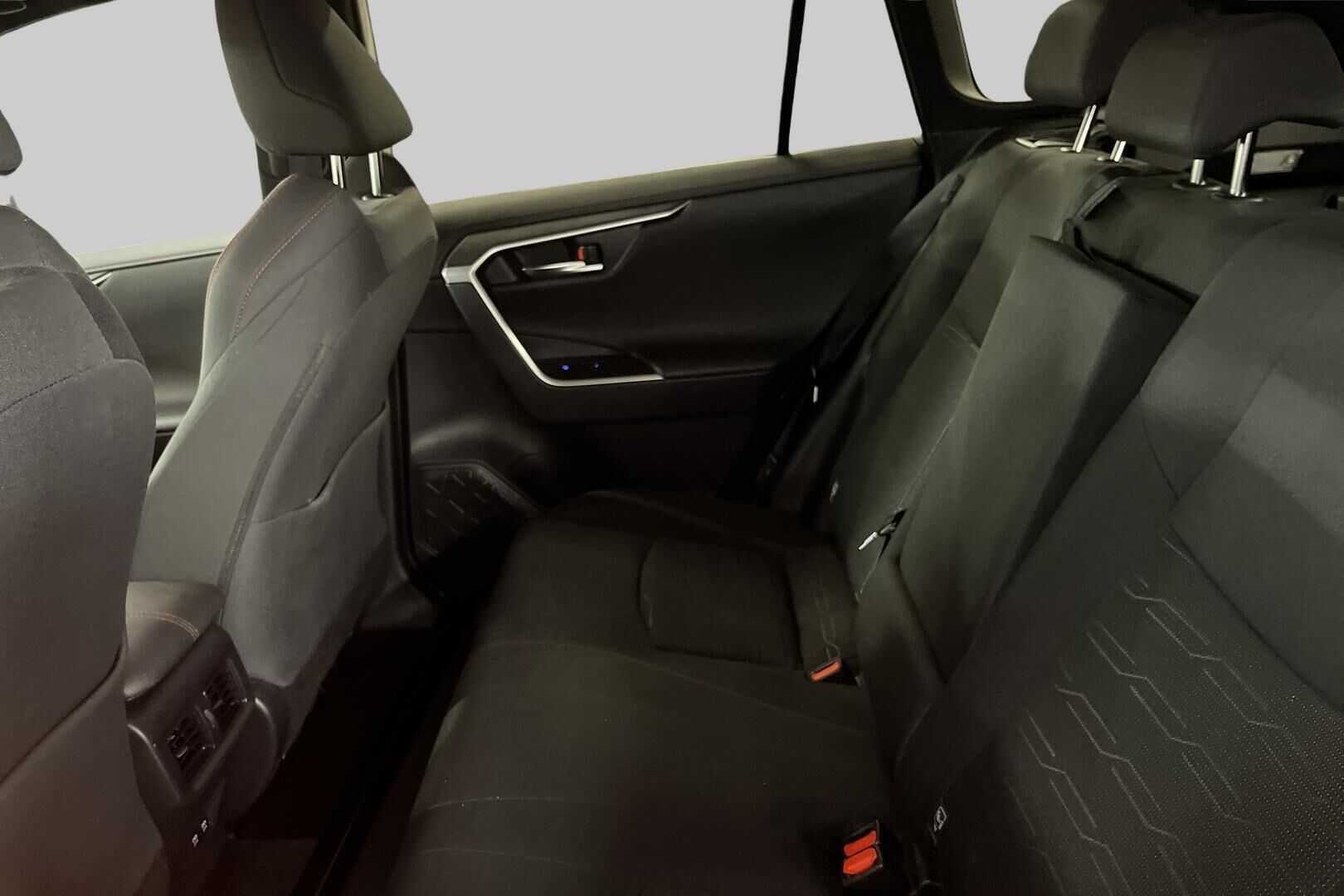 Toyota RAV4 Plug-in iso kuva 9