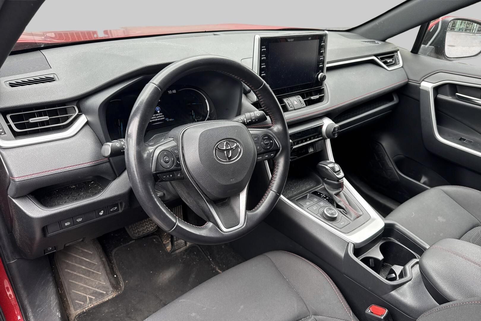 Toyota RAV4 Plug-in iso kuva 2