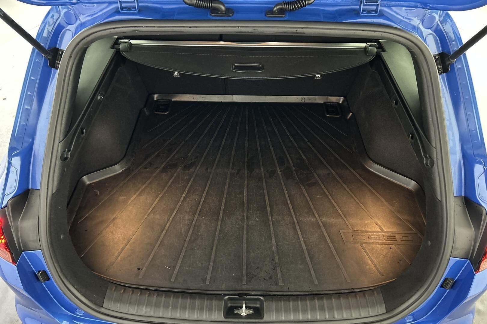 Kia Ceed iso kuva 11