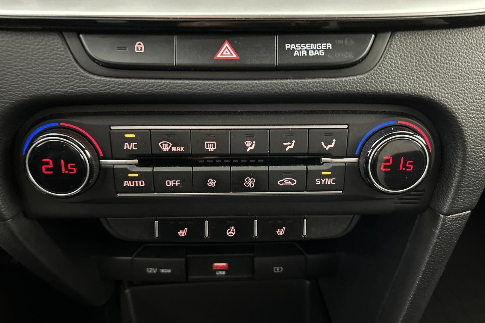 Kia Ceed iso kuva 18