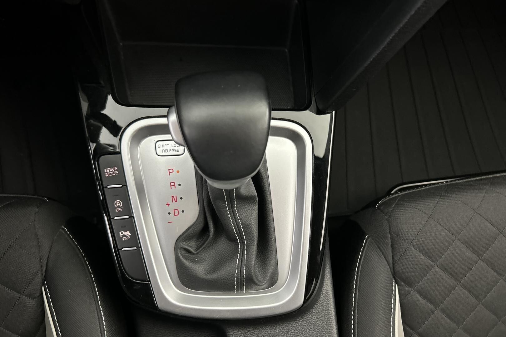 Kia Ceed iso kuva 19