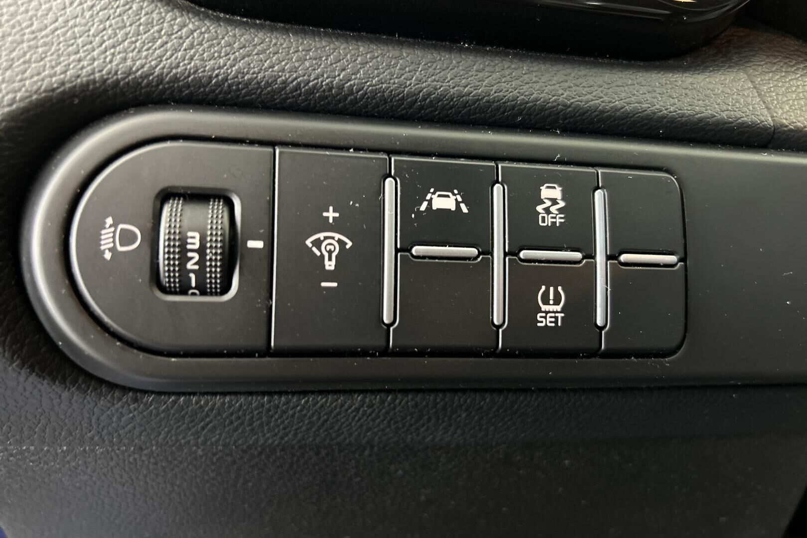 Kia Ceed iso kuva 22