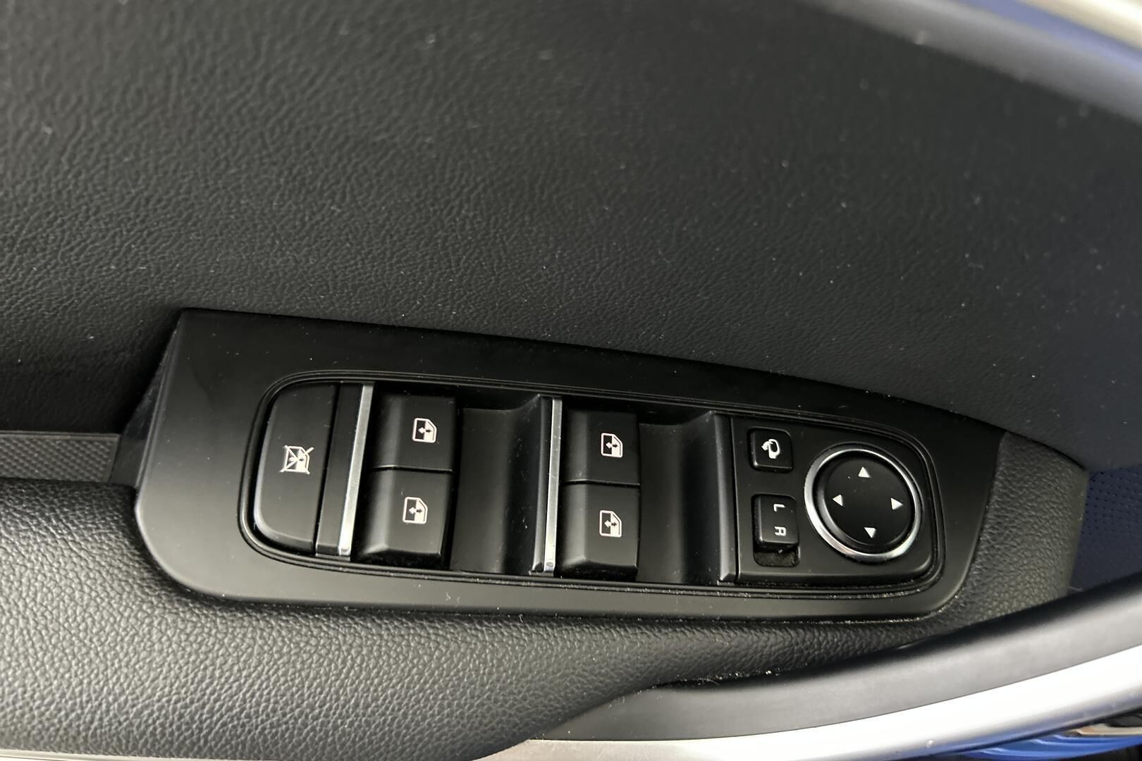 Kia Ceed iso kuva 23