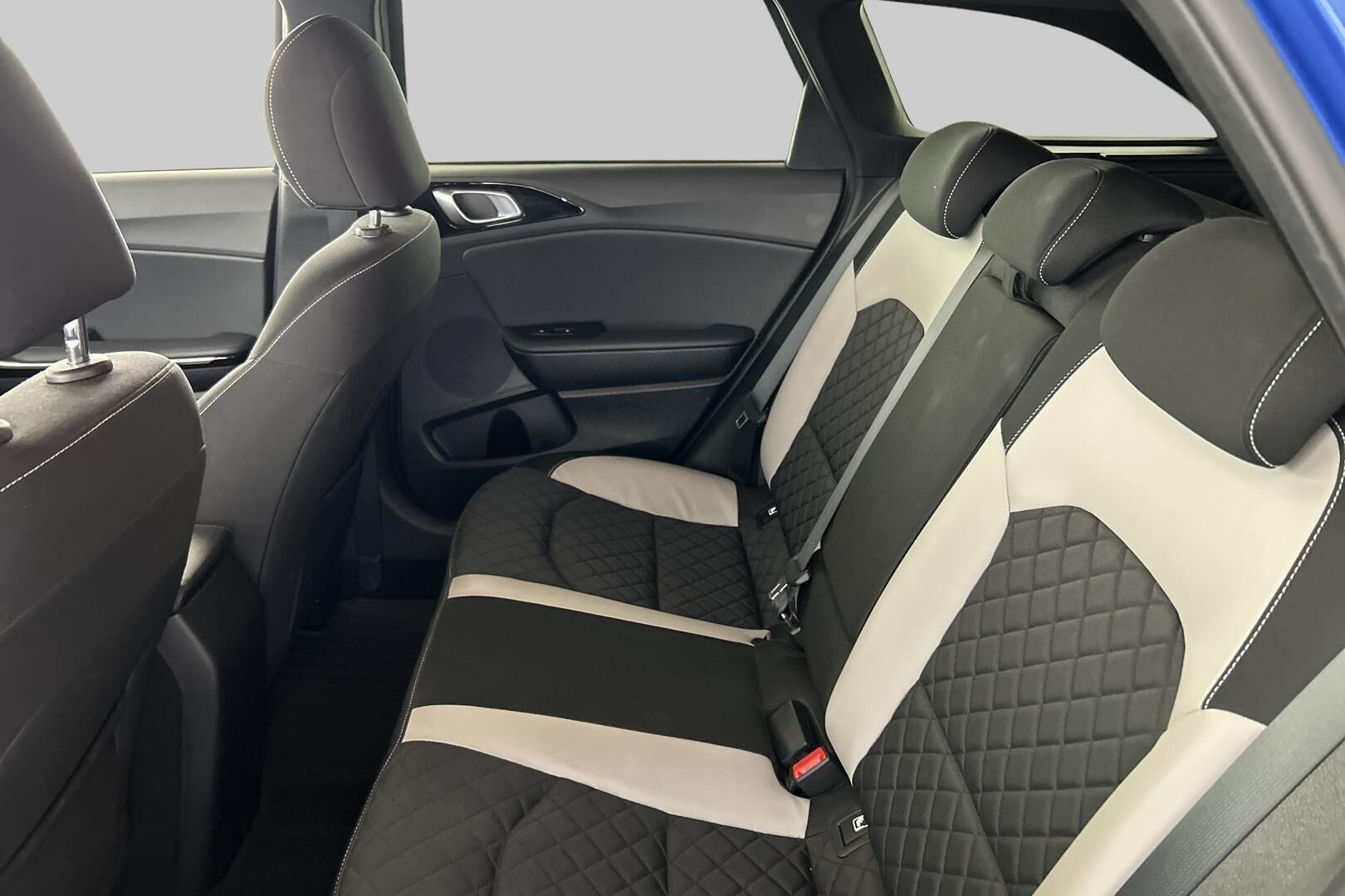 Kia Ceed iso kuva 9