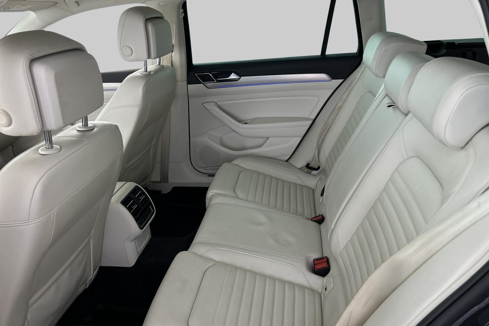 Volkswagen Passat iso kuva 10