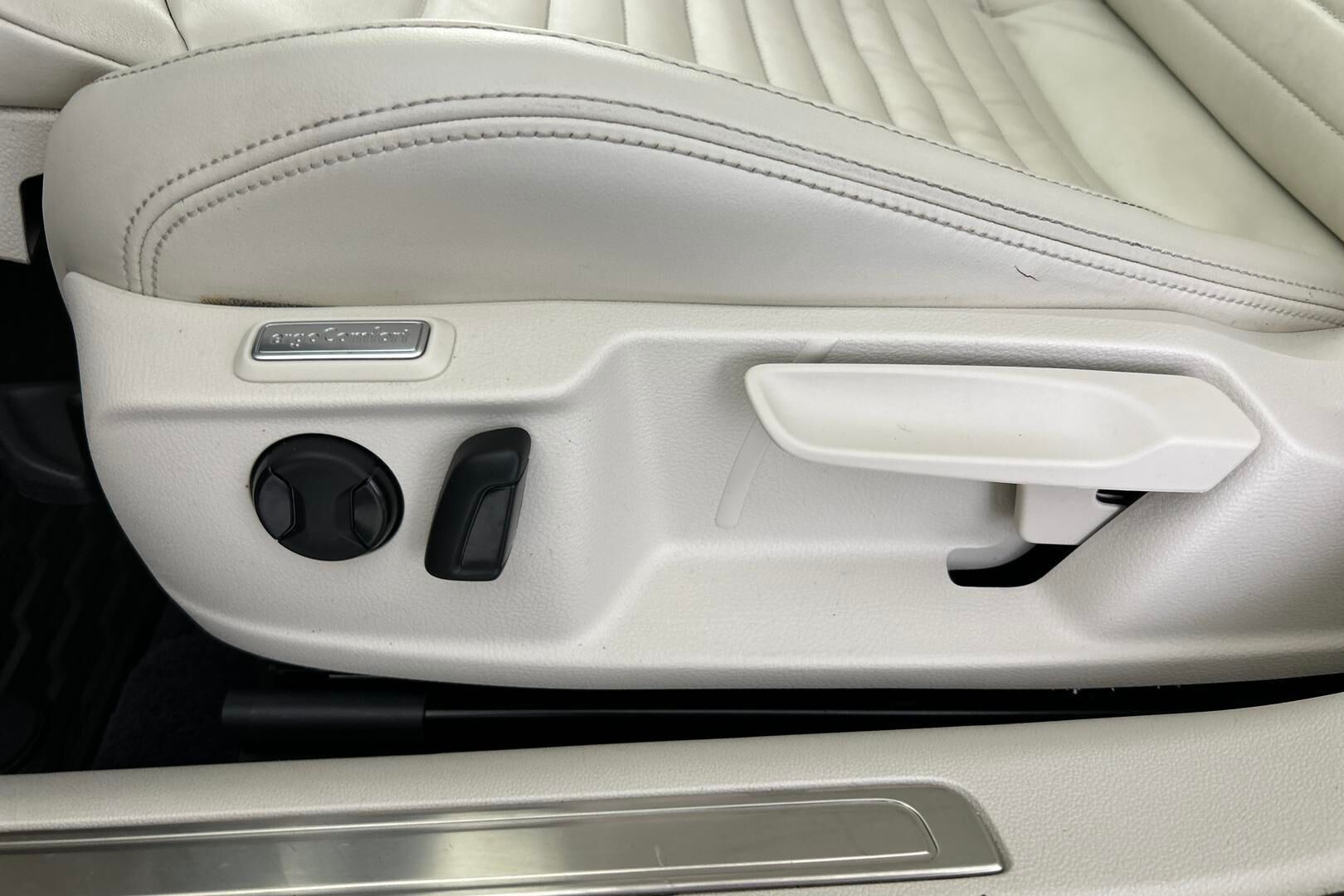 Volkswagen Passat iso kuva 12
