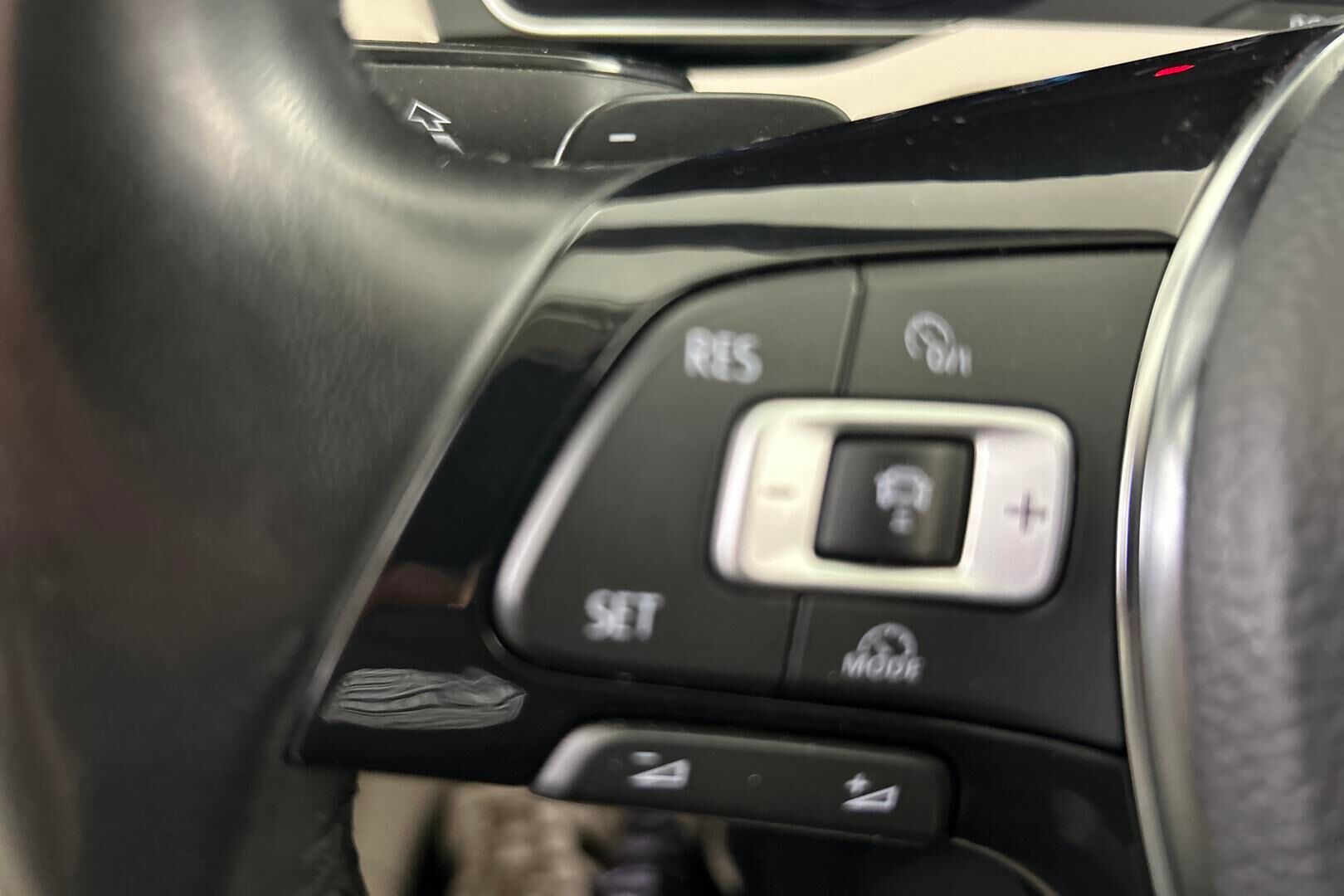 Volkswagen Passat iso kuva 14