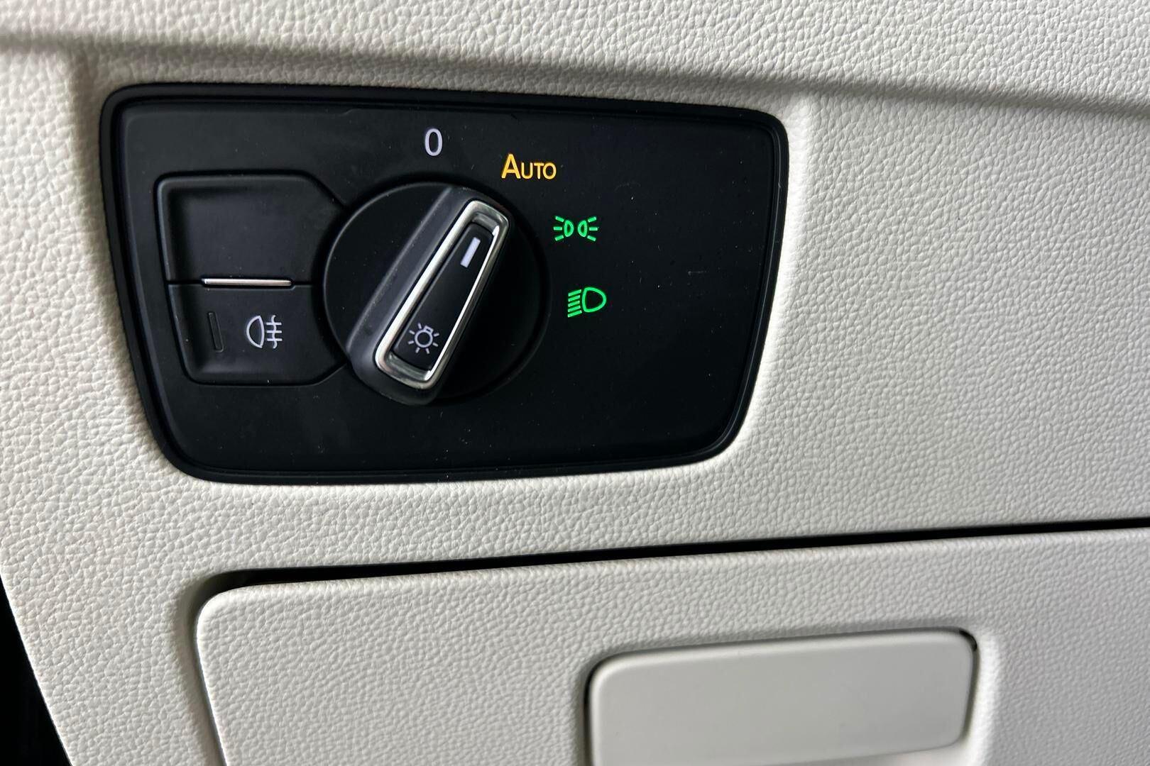 Volkswagen Passat iso kuva 16