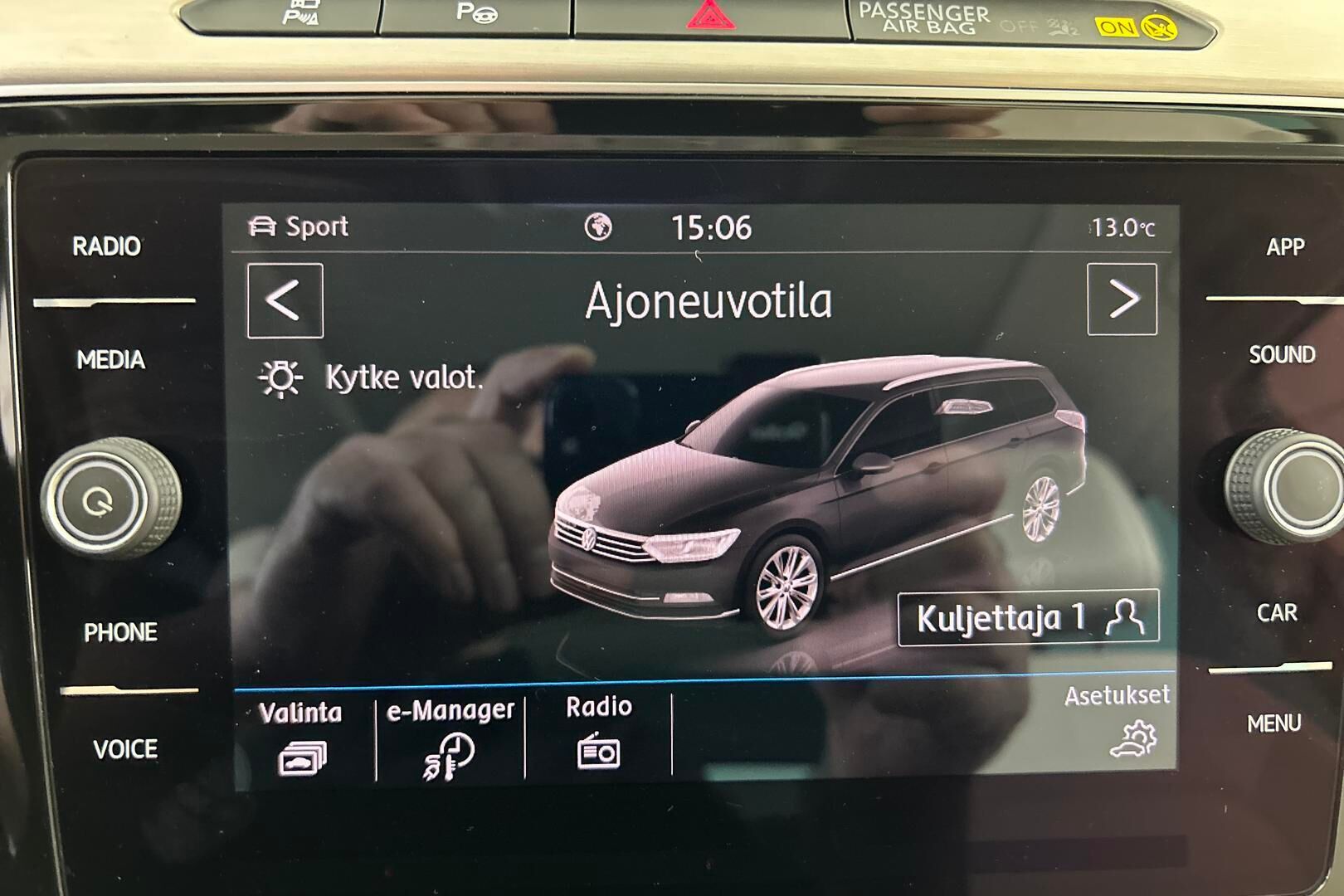 Volkswagen Passat iso kuva 19