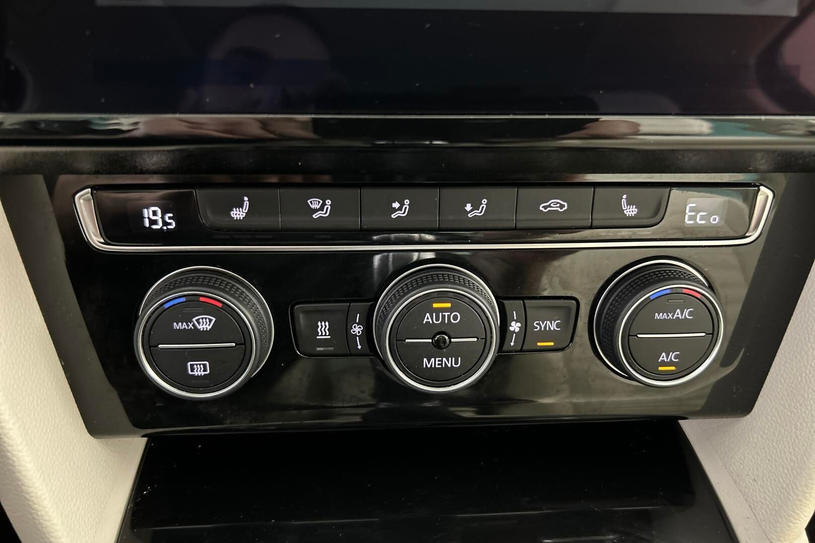 Volkswagen Passat iso kuva 22