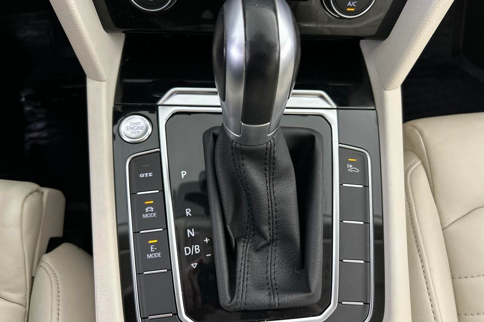 Volkswagen Passat iso kuva 23