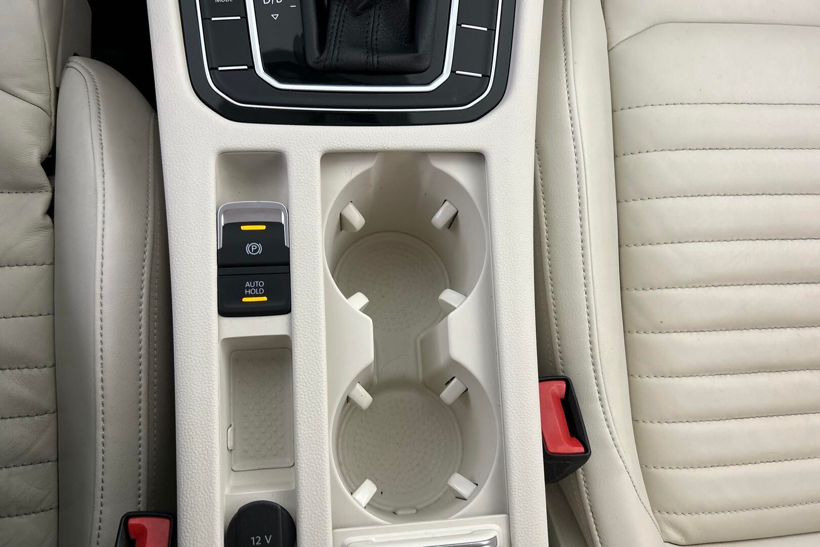 Volkswagen Passat iso kuva 24