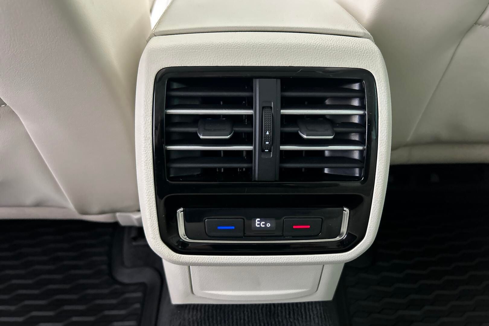 Volkswagen Passat iso kuva 25