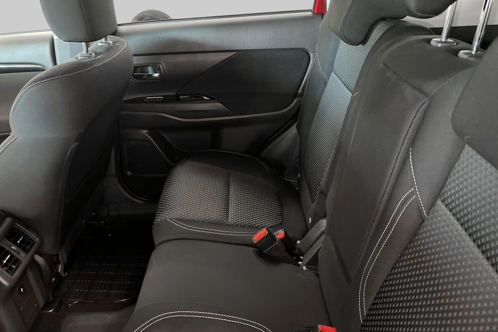 Mitsubishi Outlander PHEV iso kuva 10