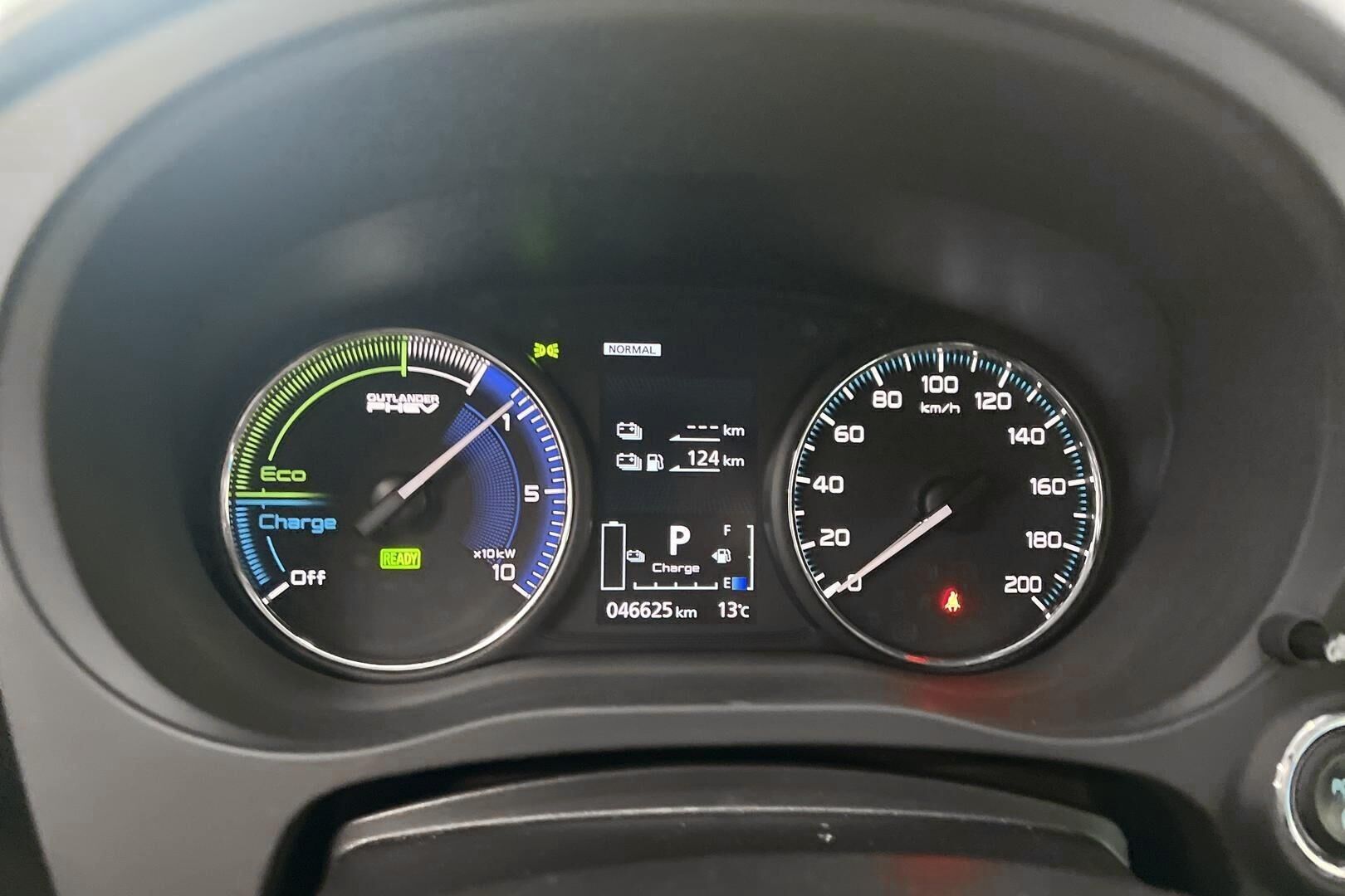 Mitsubishi Outlander PHEV iso kuva 14