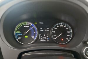 Mitsubishi Outlander PHEV esikatselu 14