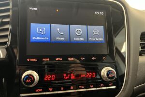 Mitsubishi Outlander PHEV esikatselu 15