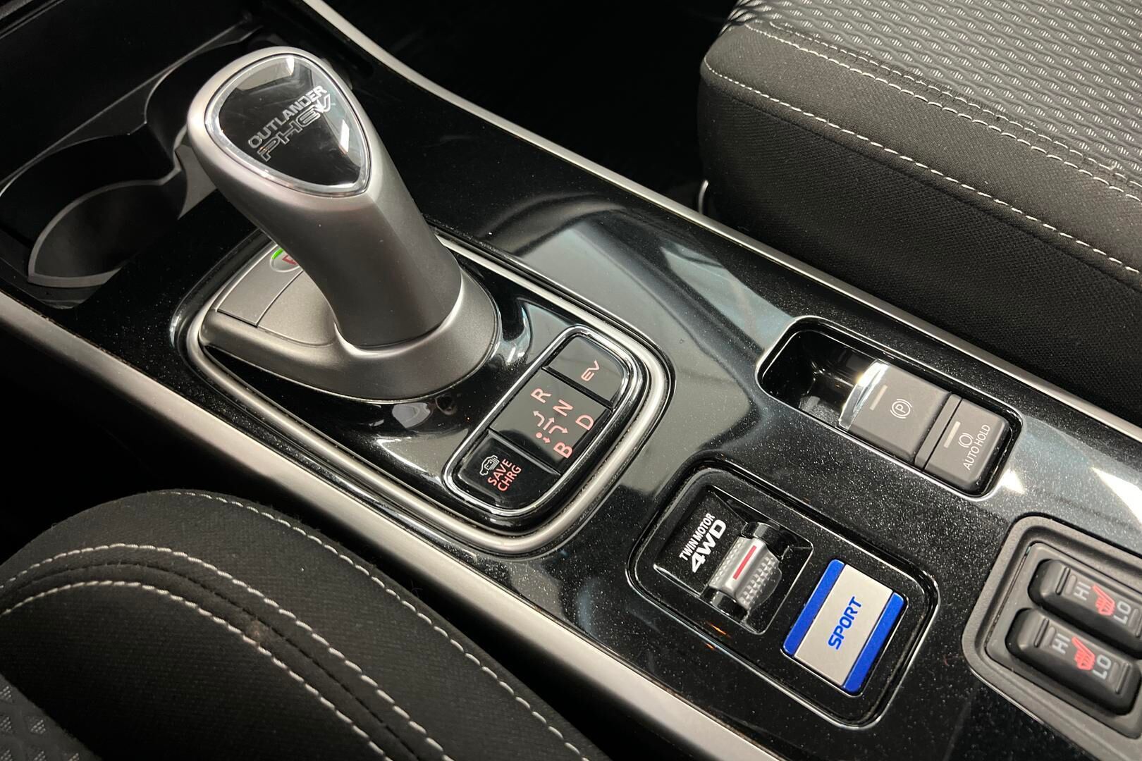 Mitsubishi Outlander PHEV iso kuva 16