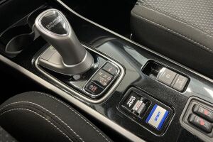 Mitsubishi Outlander PHEV esikatselu 16