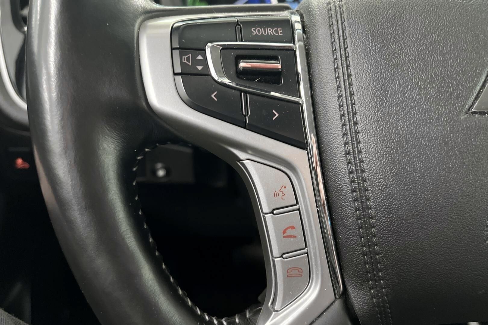 Mitsubishi Outlander PHEV iso kuva 17