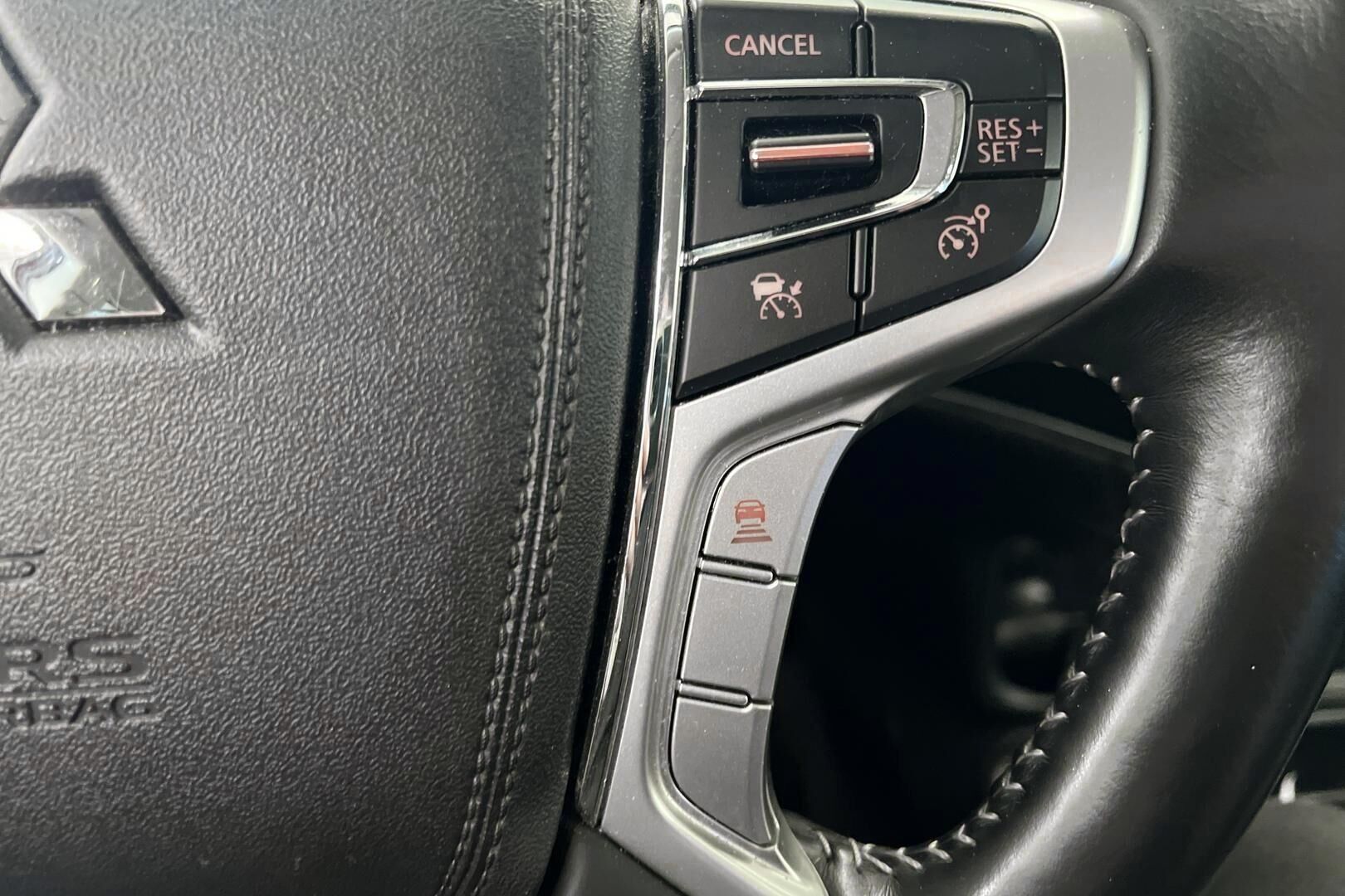 Mitsubishi Outlander PHEV iso kuva 18